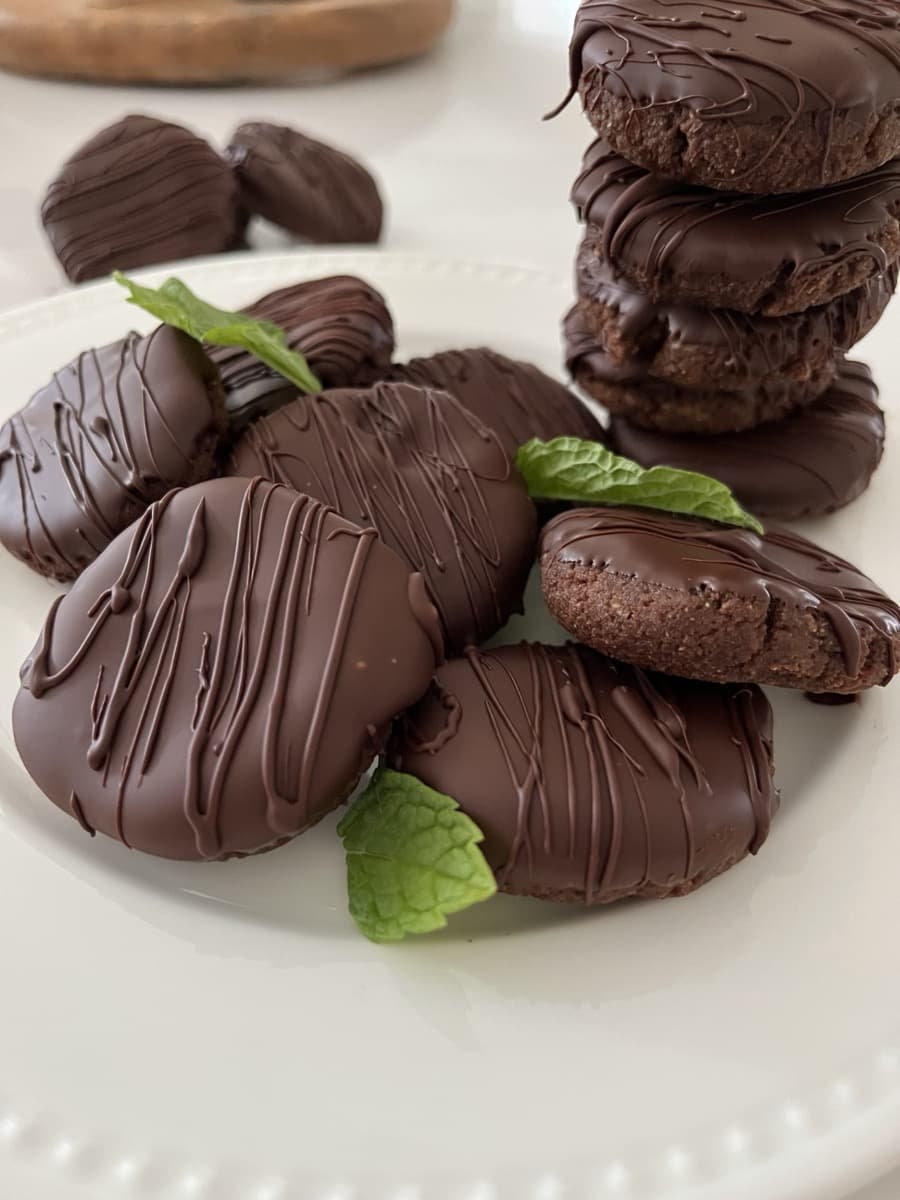 Low Carb-Mint Chocolate Cookies